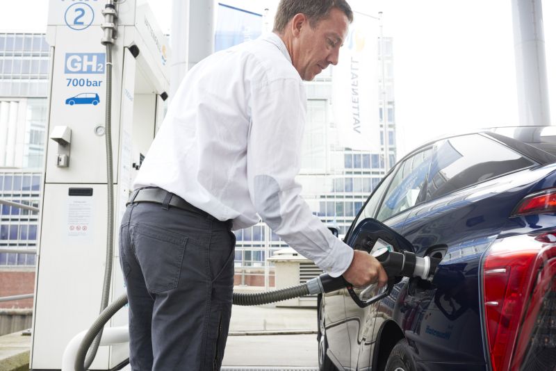 Hidrojen yakit hucreli otomobil Toyota Mirai (3)