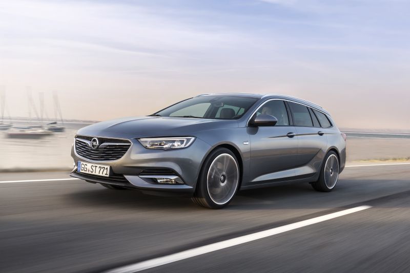 Exciting eye-catcher: The athleticism of the new Opel Insignia Sports Tourer is derived from the Monza Concept design study.