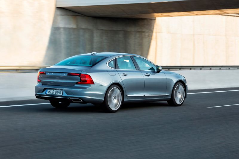 2017-Volvo-S90-rear-three-quarter-in-motion