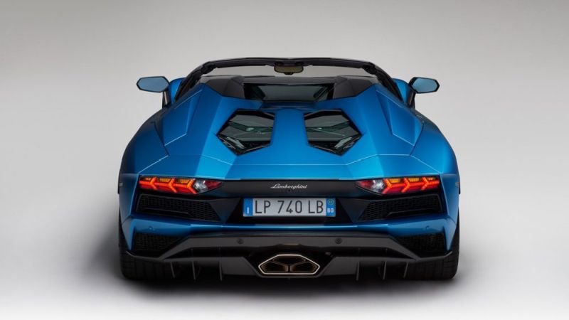 2018lamborghiniaventadorsroadster9-1000x562