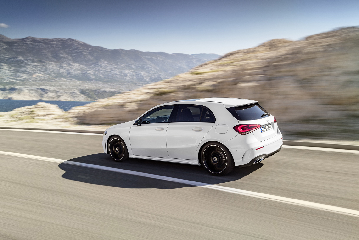 Mercedes-Benz A-Klasse. Exterieur: Digital white pearl Mercedes-Benz A-Class. Exterior: Digital white pearl