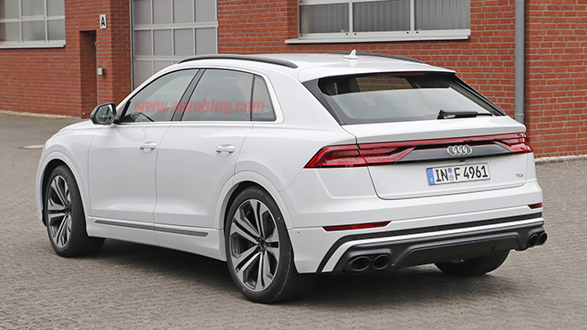 Audi-SQ8-30