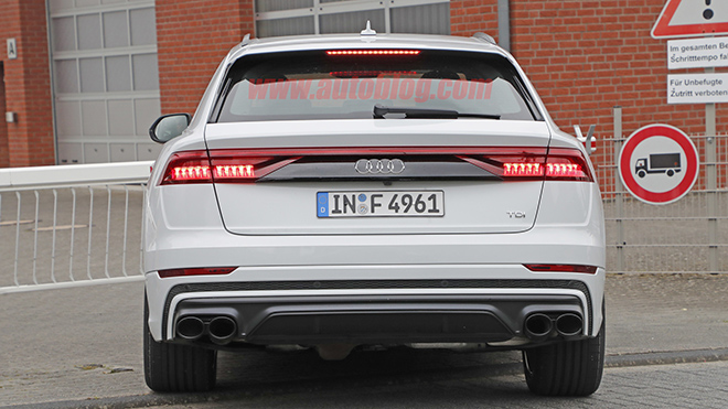 Audi-SQ8-42