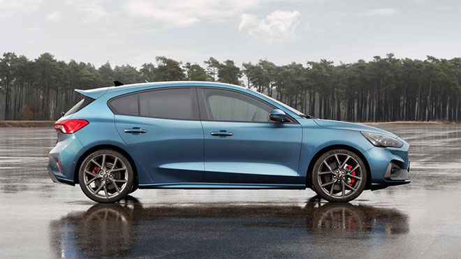 tum-ihtisamiyla-2019-ford-focus-st-ve-one-cikan-ozellikleri-video-13