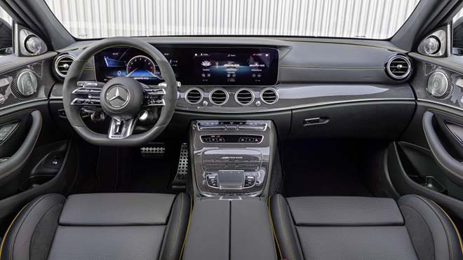 Mercedes-AMG E 63 S Limousine (Kraftstoffverbrauch kombiniert: 11,6 l/100 km, CO2-Emissionen kombiniert: 267 g/km), 2020, Outdoor, Interieur: Leder Nappa silbergrau pearl // Mercedes-AMG E 63 S Sedan (combined fuel consumption: 11,6 l/100 km, combined CO2 emissions: 267 g/km), 2020, Outdoor, interior: leather Nappa silvergrey pearl