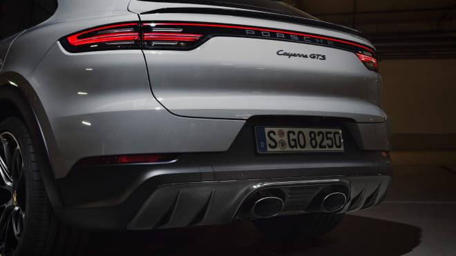 2021-porsche-cayenne-gts-4