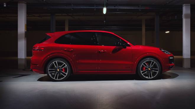 2021-porsche-cayenne-gts-5