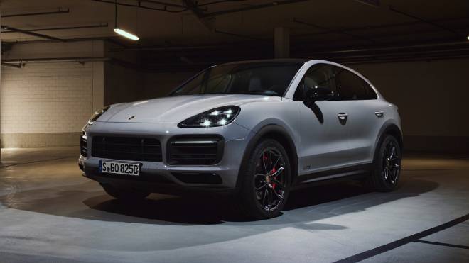 2021-porsche-cayenne-gts