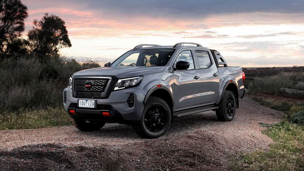 2021-nissan-navara-7