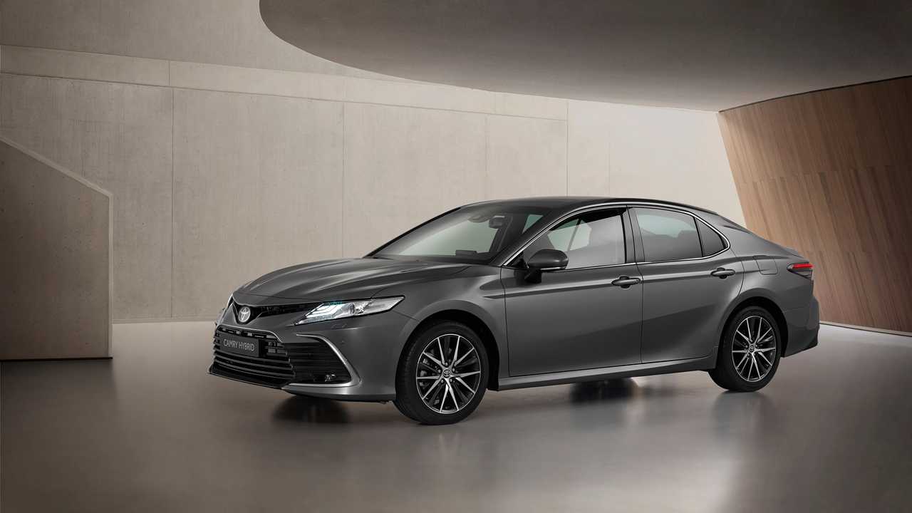 toyota-camry-facelift-for-europe-exterior