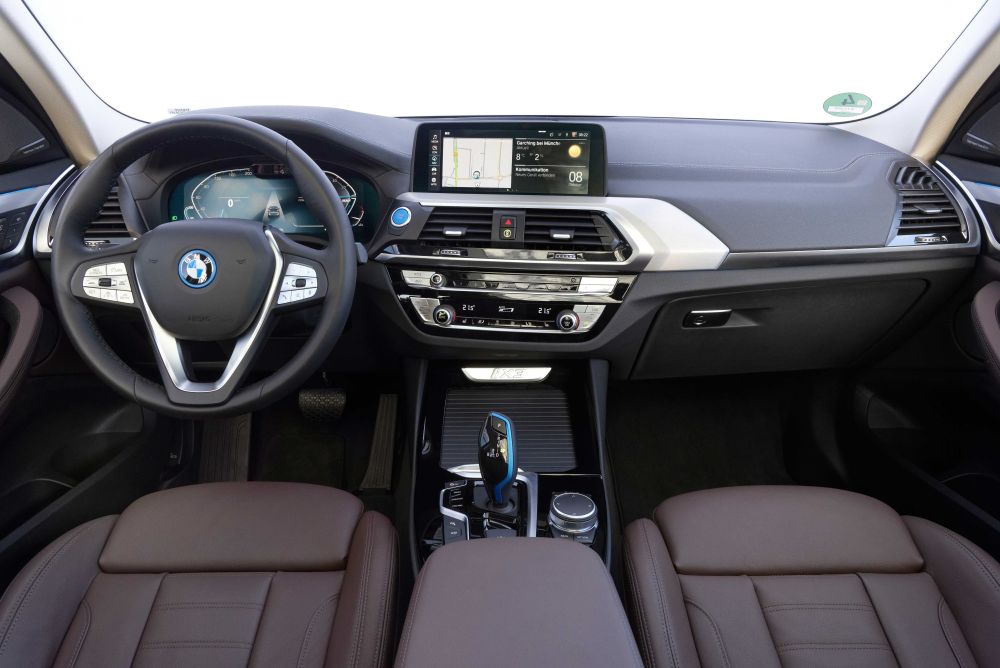 Yeni-BMW-iX3-Kabin