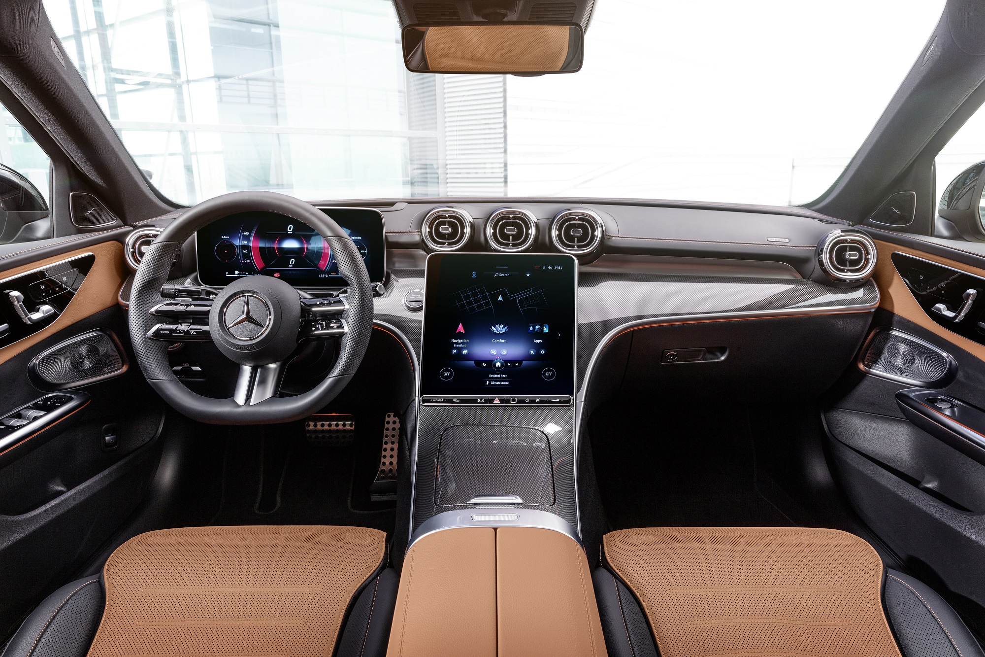 Mercedes-Benz C-Klasse, 2021, Selenitgrau magno, Leder zweifarbig Sienabraun/Schwarz. Interieur // Mercedes-Benz C-Class, 2021, selenite grey magno, siena brown/black leather. Interior