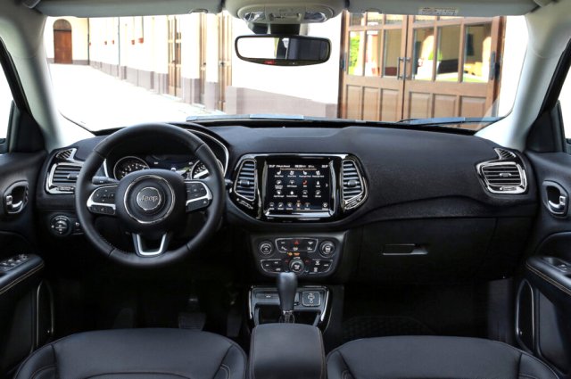 jeep-compass-in-yeni-versiyonlari-turkiye-de-3-13474910_o