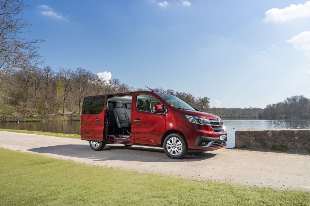 RENAULT TRAFIC (J82)