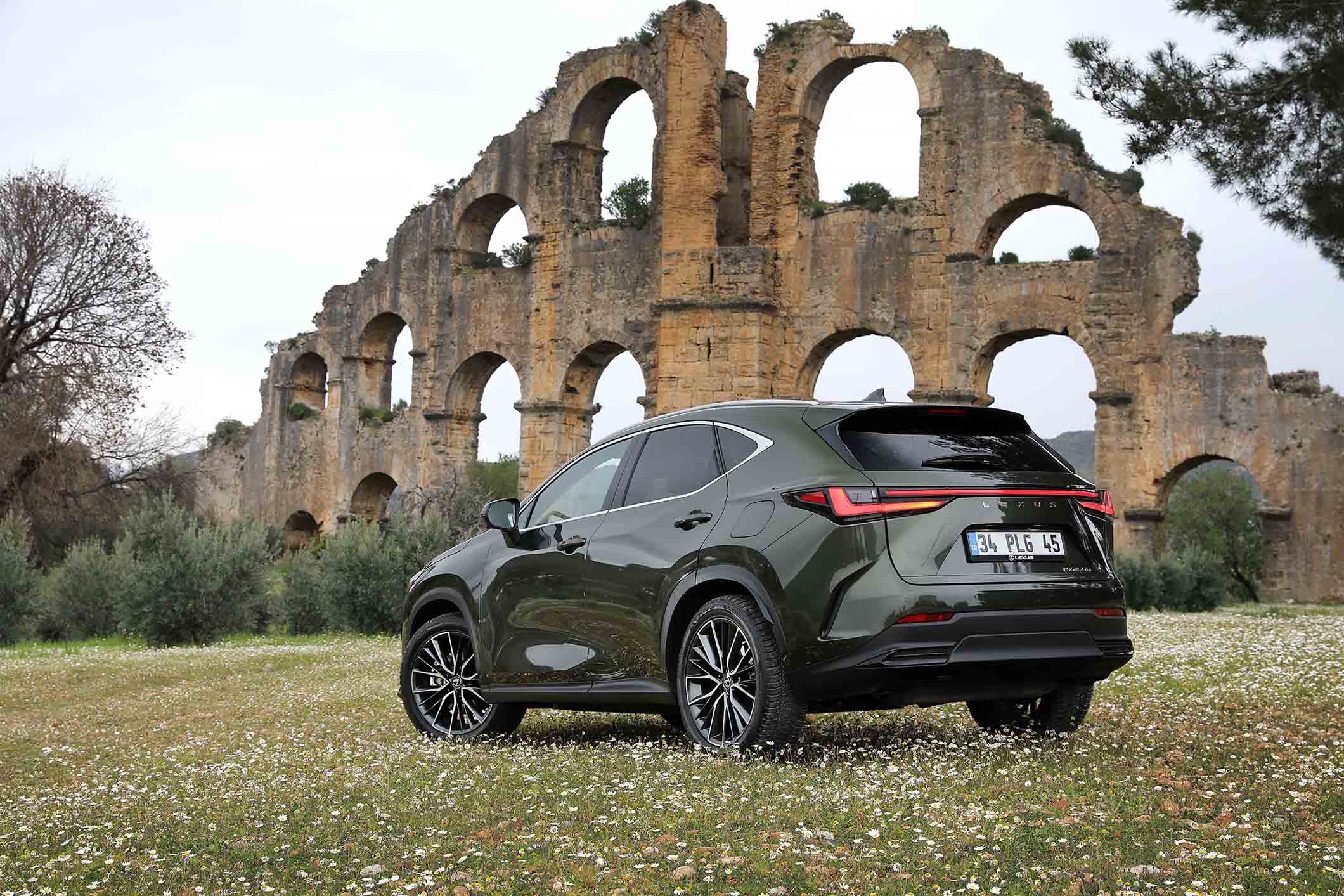 Lexus NX (5)