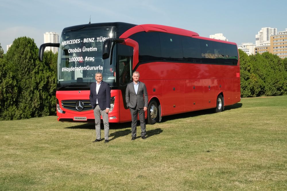 Mercedes-Benz Türk 100 bininci otobüsünü banttan indirdi_01